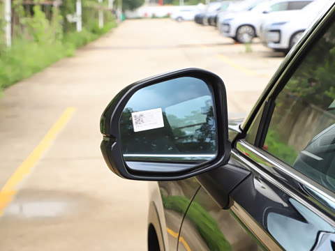 2024款 240TURBO 四驱尊耀版 5座 2024款 240TURBO 四驱尊耀版 5座