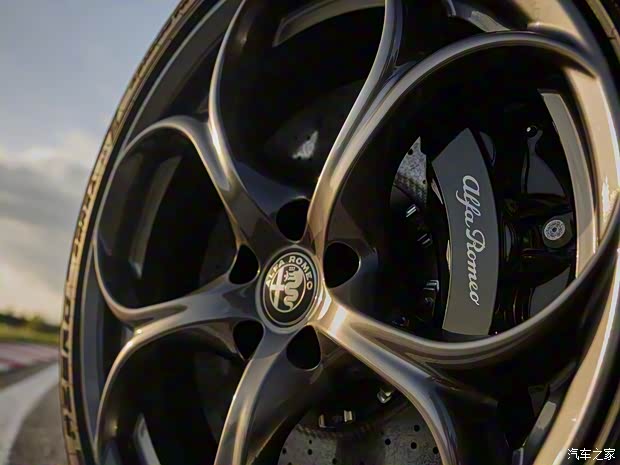 阿爾法·羅密歐 Giulia朱麗葉 2024款 Quadrifoglio Super Sport