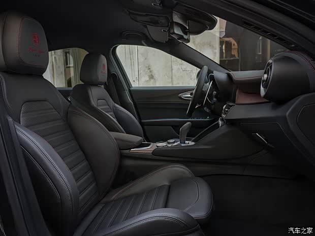 阿爾法·羅密歐 Giulia朱麗葉 2024款 Quadrifoglio Super Sport