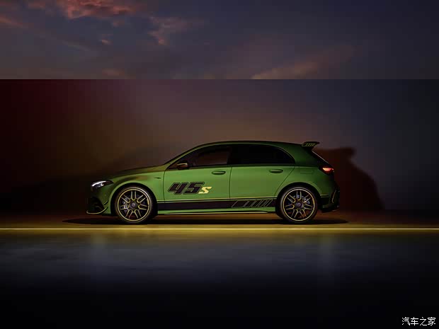 梅赛德斯-AMG 奔驰A级AMG(进口) 2024款 AMG A 45 S 4MATIC+ 魔焰绿特别版 梅赛德斯-AMG 奔驰A级AMG(进口) 2024款 AMG A 45 S 4MATIC+ 魔焰绿特别版
