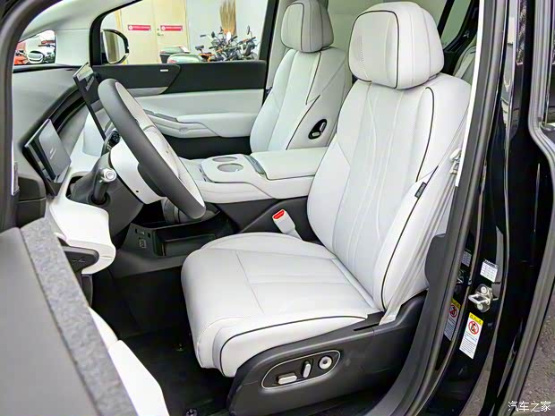 小鹏汽车 小鹏X9 2024款 610长续航Pro 小鹏汽车 小鹏X9 2024款 610长续航Pro