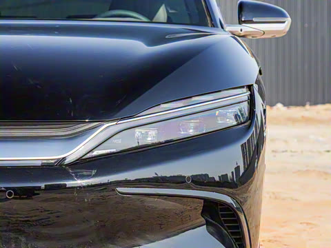 2025款 EV 智驾版 605KM尊荣型 2025款 EV 智驾版 605KM尊荣型