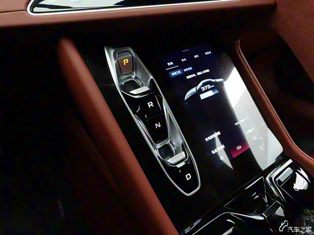 上汽集团 MG Cyberster 2024款 520km 传奇四驱红篷版 上汽集团 MG Cyberster 2024款 520km 传奇四驱红篷版