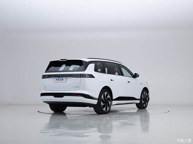 东风乘用车 eπ008 2024款 纯电 基本型 东风乘用车 eπ008 2024款 纯电 基本型