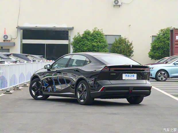 深蓝汽车 深蓝SL03 2024款 530Plus纯电版 深蓝汽车 深蓝SL03 2024款 530Plus纯电版