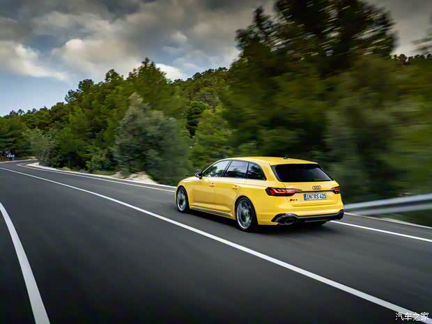 Audi Sport 奥迪RS 4 2024款 RS4 Avant edition 25 years Audi Sport 奥迪RS 4 2024款 RS4 Avant edition 25 years