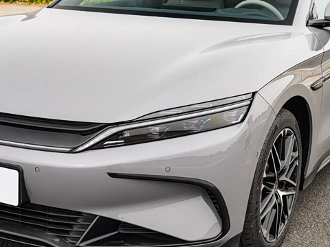 2025款 EV 智驾版 605KM尊荣型 2025款 EV 智驾版 605KM尊荣型