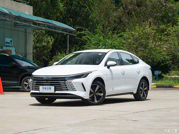 比亚迪 驱逐舰05 2024款 荣耀版 DM-i 120KM 尊荣型 比亚迪 驱逐舰05 2024款 荣耀版 DM-i 120KM 尊荣型