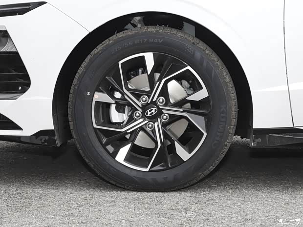 北京現(xiàn)代 索納塔 2024款 1.5T 低配版