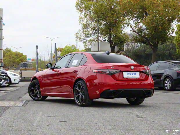 阿爾法·羅密歐 Giulia朱麗葉 2024款 2.0T 280HP Tributo Italiano 致敬傳奇版