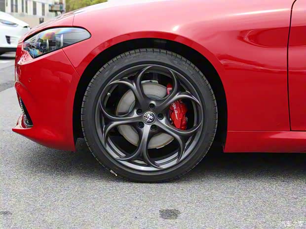 阿爾法·羅密歐 Giulia朱麗葉 2024款 2.0T 280HP Tributo Italiano 致敬傳奇版