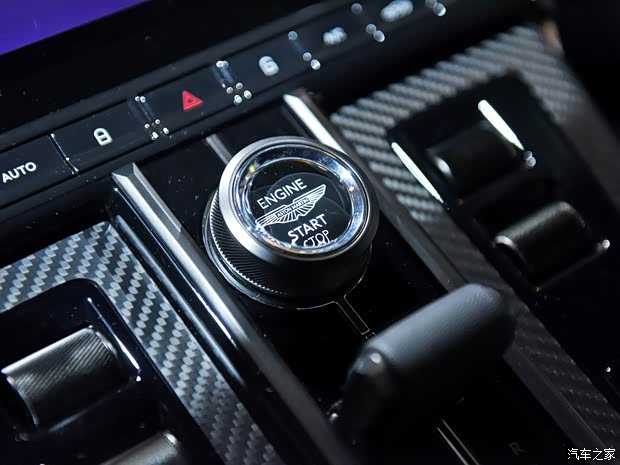阿斯顿·马丁 V8 Vantage 2024款 4.0T V8 Coupe 阿斯顿·马丁 V8 Vantage 2024款 4.0T V8 Coupe