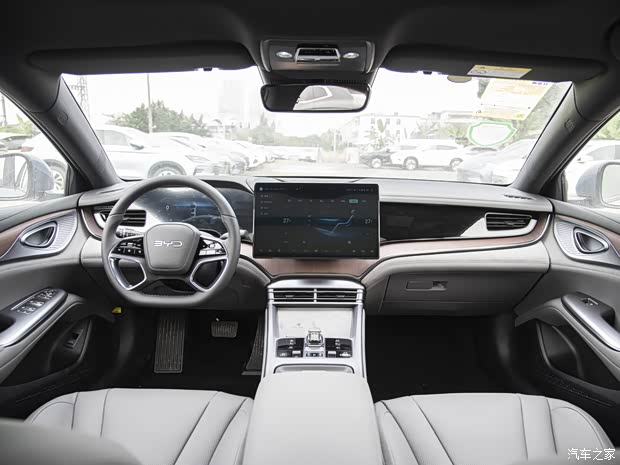 比亚迪 海豹 2023款 DM-i 1.5L 121km 尊贵型 比亚迪 海豹 2023款 DM-i 1.5L 121km 尊贵型