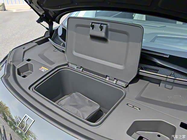 極氪 極氪009 2024款 光輝 極氪 極氪009 2024款 光輝