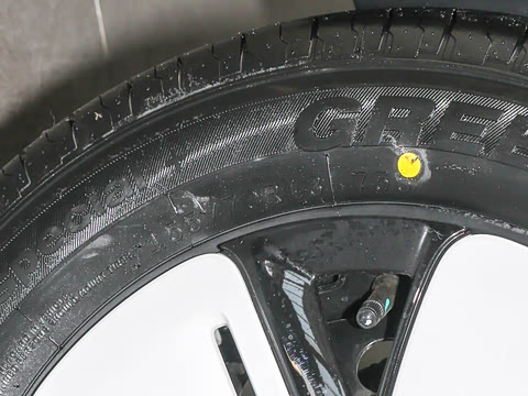 2025款 四门版 臻享+款 2025款 四门版 臻享+款