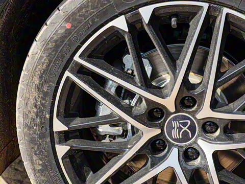 2025款 EV 智驾版 605KM尊荣型 2025款 EV 智驾版 605KM尊荣型