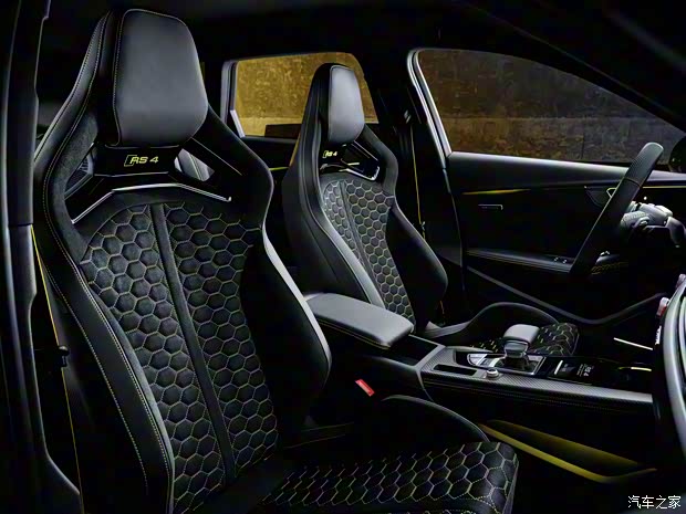 Audi Sport 奥迪RS 4 2024款 RS4 Avant edition 25 years Audi Sport 奥迪RS 4 2024款 RS4 Avant edition 25 years