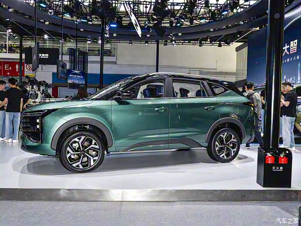 江汽集團(tuán) 江淮X8 PHEV 2024款 基本型 6座 江汽集團(tuán) 江淮X8 PHEV 2024款 基本型 6座