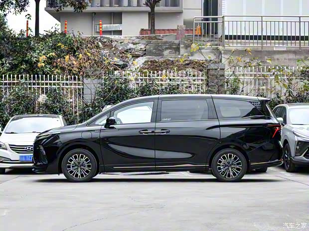 东风风行 星海V9 2024款 PHEV 200km 尊享型 东风风行 星海V9 2024款 PHEV 200km 尊享型
