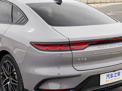 2025款 EV 智驾版 605KM尊荣型 2025款 EV 智驾版 605KM尊荣型