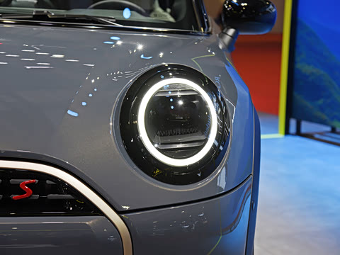 2025款 2.0T COOPER S CABRIO 白日星尘限定配色 2025款 2.0T COOPER S CABRIO 白日星尘限定配色