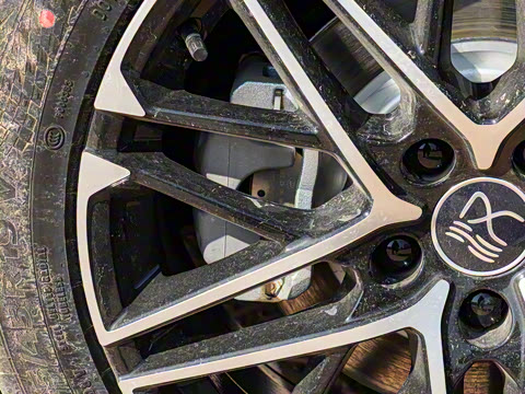 2025款 EV 智驾版 605KM尊荣型 2025款 EV 智驾版 605KM尊荣型