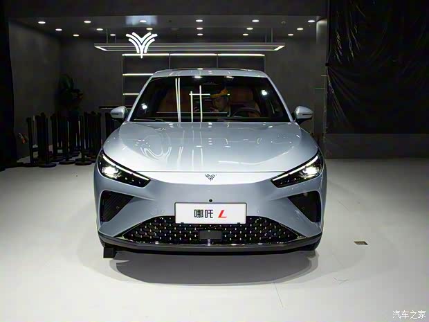 合众汽车 哪吒L 2024款 510 闪充红衣版 合众汽车 哪吒L 2024款 510 闪充红衣版