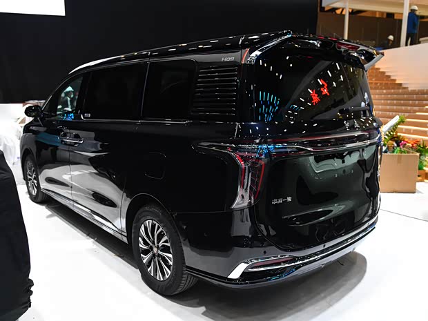 一汽红旗 红旗HQ9 PHEV 2024款 2.0T 四驱旗舰版 一汽红旗 红旗HQ9 PHEV 2024款 2.0T 四驱旗舰版