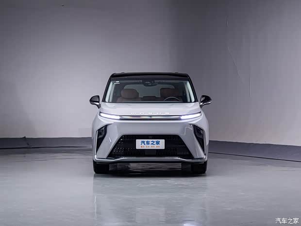 上汽大通 大家9 2024款 超混 超長(zhǎng)續(xù)航版 7座 高配