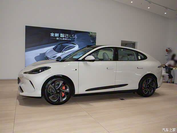 智己汽车 智己LS6 2025款 248kW 后驱 智己汽车 智己LS6 2025款 248kW 后驱