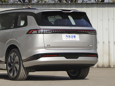 2025款 636Max纯电版 5座 2025款 636Max纯电版 5座