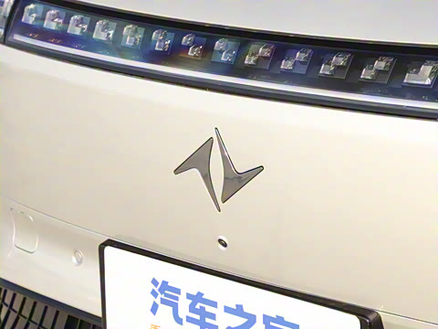 2025款 210Max增程版 5座 2025款 210Max增程版 5座