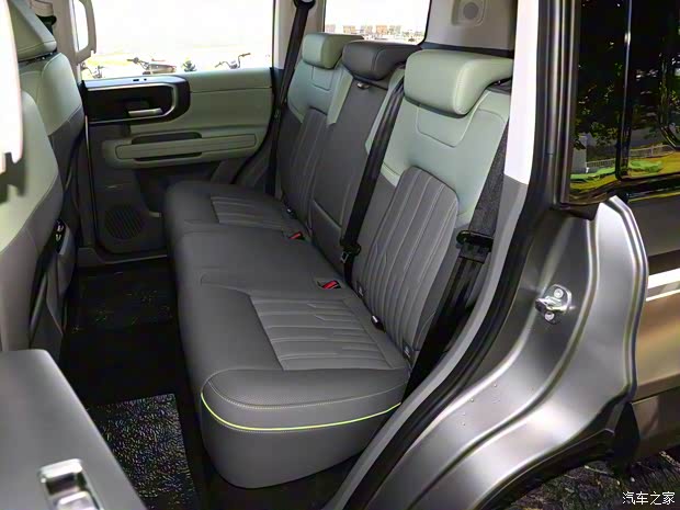 北京越野 北京BJ40 2024款 2.0T 环塔冠军版 北京越野 北京BJ40 2024款 2.0T 环塔冠军版
