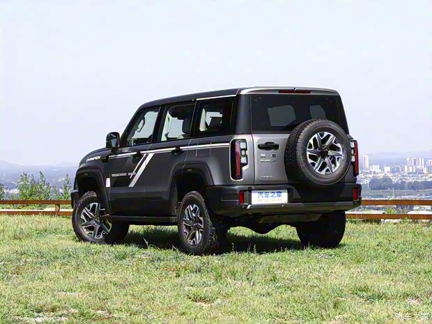 北京越野 北京BJ40 2024款 2.0T 环塔冠军版 北京越野 北京BJ40 2024款 2.0T 环塔冠军版