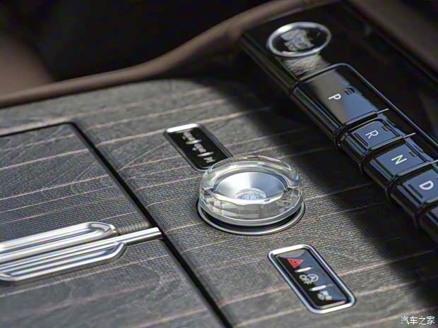 林肯(进口) 领航员 2025款 基本型 林肯(进口) 领航员 2025款 基本型