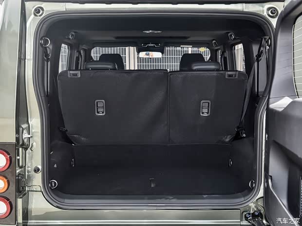 二一二越野车 212 2024款 2.0T 高配版 二一二越野车 212 2024款 2.0T 高配版