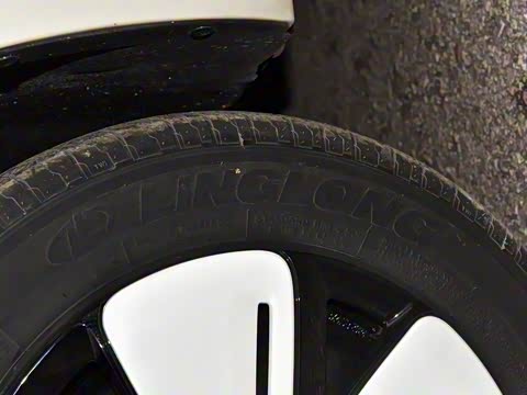 2025款 四门版 臻享+款 2025款 四门版 臻享+款