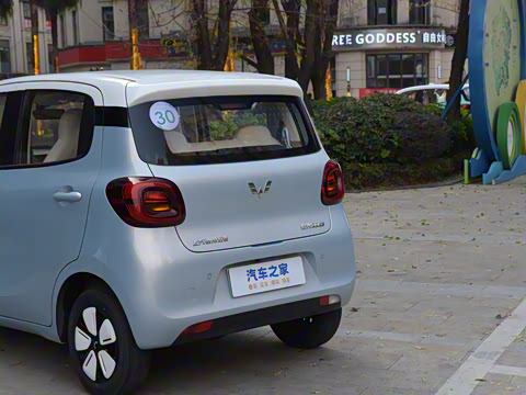 2025款 四门版 臻享+款 2025款 四门版 臻享+款