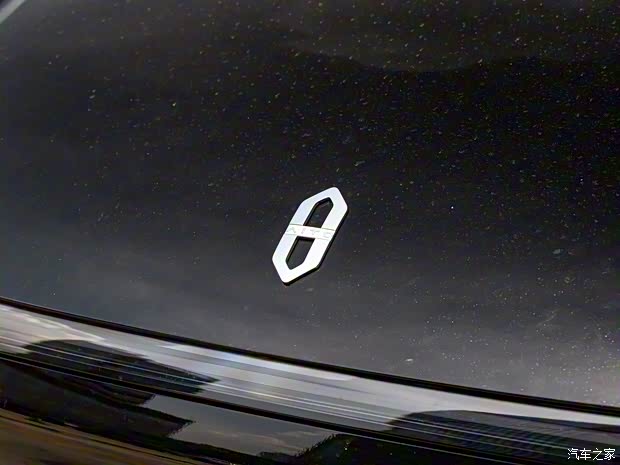 AITO 问界 问界M9 2024款 纯电 Max版 100kWh AITO 问界 问界M9 2024款 纯电 Max版 100kWh