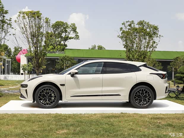 极氪 极氪001 2025款 YOU版 100kWh 四驱 极氪 极氪001 2025款 YOU版 100kWh 四驱