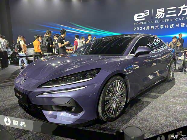 騰勢(shì)汽車(chē) 騰勢(shì)Z9 2024款 1100km 四驅(qū)Ultra版