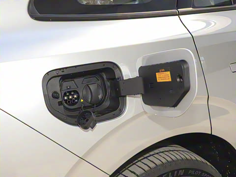 2025款 636Max纯电版 5座 2025款 636Max纯电版 5座