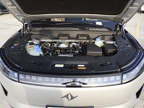 2025款 210Max增程版 5座 2025款 210Max增程版 5座