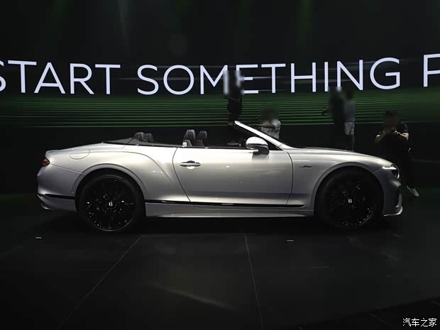 宾利 欧陆插电混动 2025款 GTC 敞篷极致版 宾利 欧陆插电混动 2025款 GTC 敞篷极致版