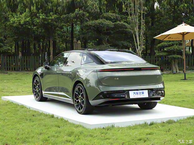 极氪 极氪007 2025款 长续航四驱智驾版 100kWh 极氪 极氪007 2025款 长续航四驱智驾版 100kWh