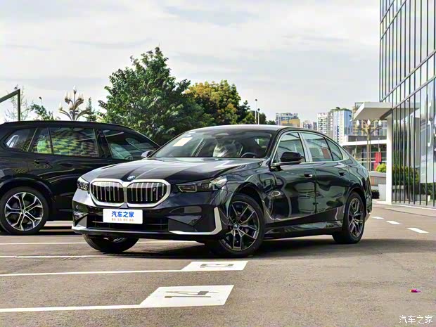 华晨宝马 宝马i5 2024款 eDrive 35L 豪华套装 华晨宝马 宝马i5 2024款 eDrive 35L 豪华套装