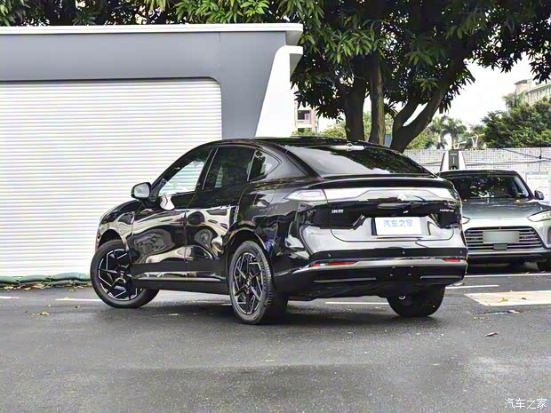 昊铂 昊铂HT 2023款 670 后驱特高压版 昊铂 昊铂HT 2023款 670 后驱特高压版