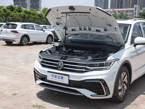 2024款 出众款 330TSI 自动两驱R-Line龙耀版 2024款 出众款 330TSI 自动两驱R-Line龙耀版