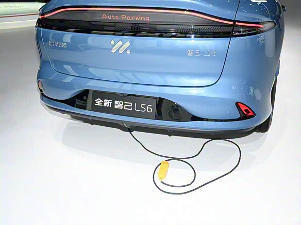 智己汽车 智己LS6 2025款 579kW 四驱 智己汽车 智己LS6 2025款 579kW 四驱