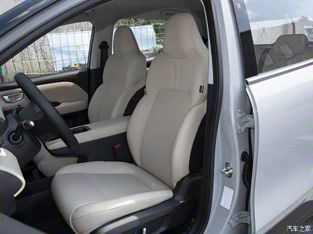 上汽通用五菱 五菱缤果PLUS 2024款 330km 五座版 上汽通用五菱 五菱缤果PLUS 2024款 330km 五座版